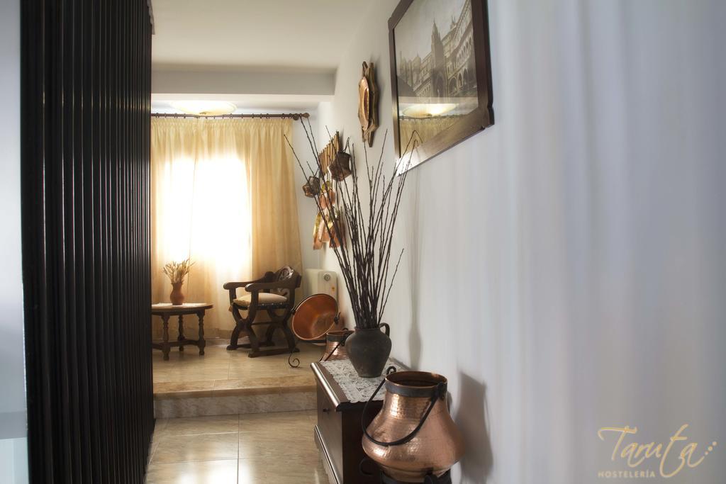 Hostal Alba Taruta Guadalupe  Eksteriør bilde