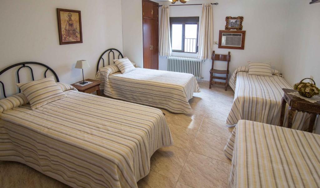 Hostal Alba Taruta Guadalupe  Eksteriør bilde