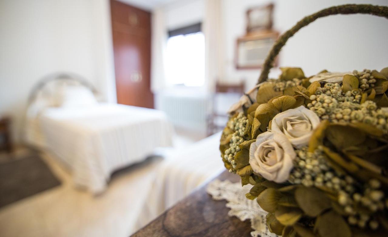 Hostal Alba Taruta Guadalupe  Eksteriør bilde