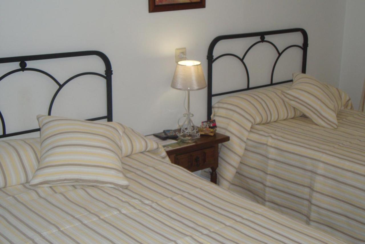 Hostal Alba Taruta Guadalupe  Eksteriør bilde