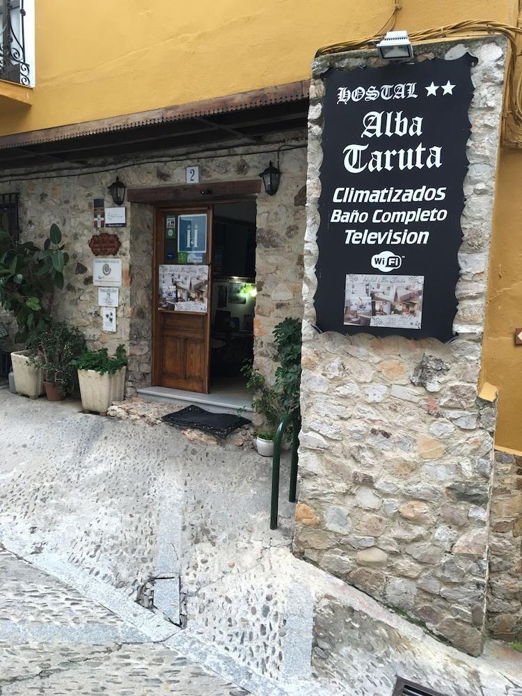 Hostal Alba Taruta Guadalupe  Eksteriør bilde