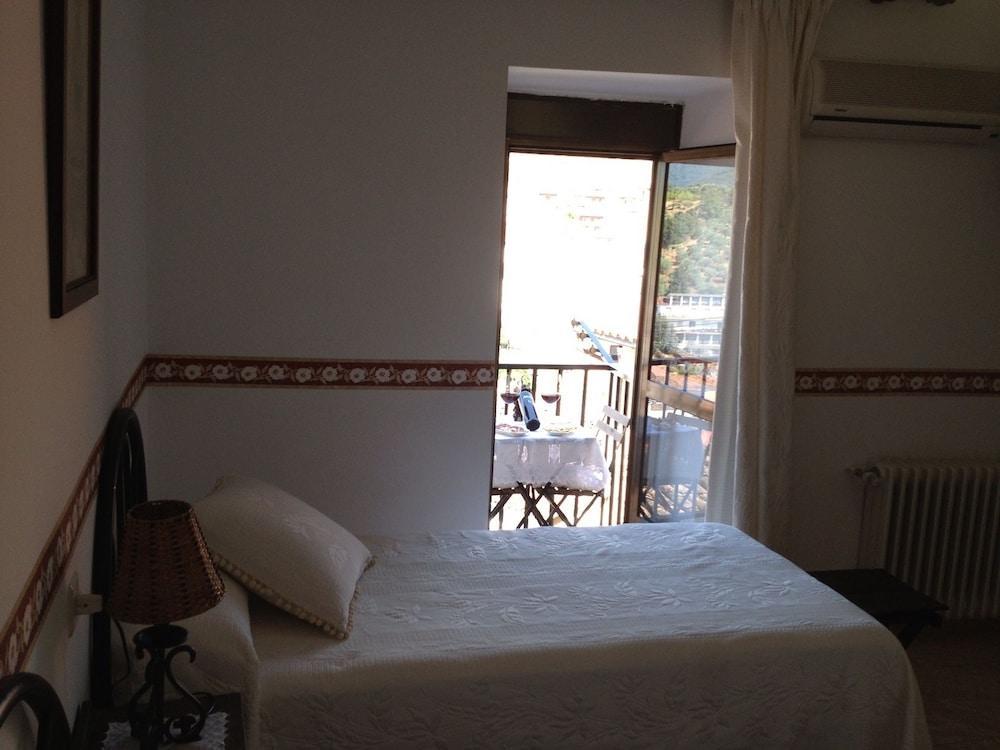 Hostal Alba Taruta Guadalupe  Eksteriør bilde